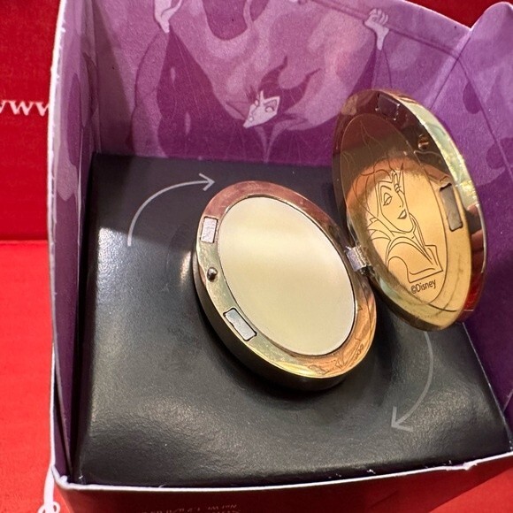 Disney Villians Malificent’s Perfume Ring Besame - Picture 8 of 11